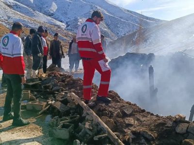 پشتیبانی هلال احمر از اطفای حریق در شاهین دژ