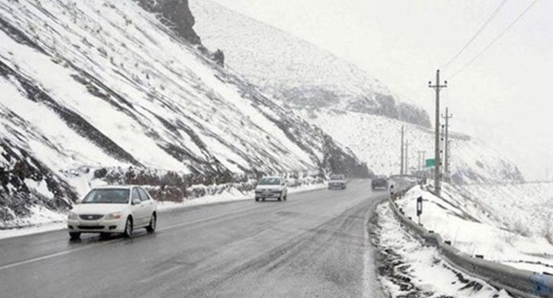 بارش برف و باران در جاده‌های ۱۱ استان