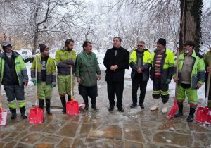 شهروندان آذربایجان‌غربی به پویش برف‌تکانی درختان بپیوندند